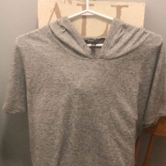 Victoria Secret short sleeve shirt with hood - Picture 4 of 4